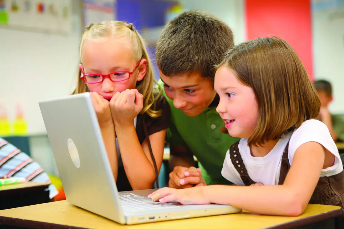 Alfabetización Digital en las Escuelas del Nuevo Milenio: Una Prioridad Educativa