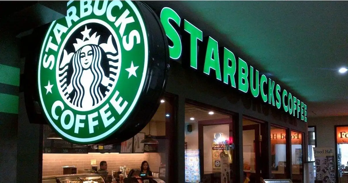 Desafiando la Cafetería Estelar: Starbucks Frente a una Demanda por Publicidad Engañosa